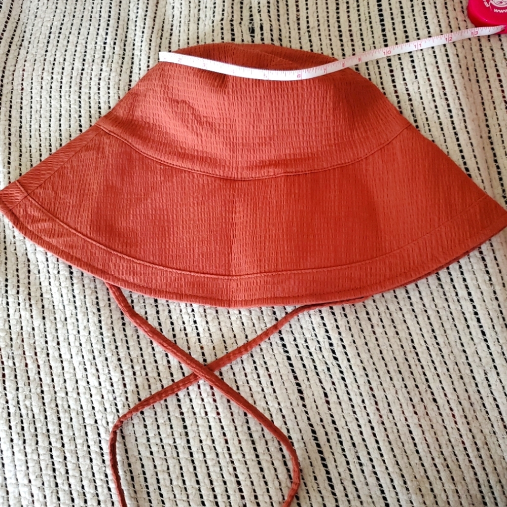 Gap seersucker sunhat S/M NWT
